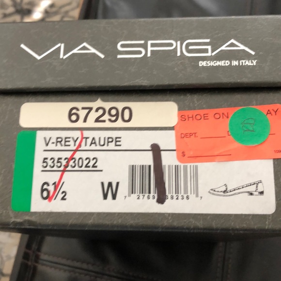 Via Spiga taupe patent loafers   Size 6W. - Picture 6 of 6